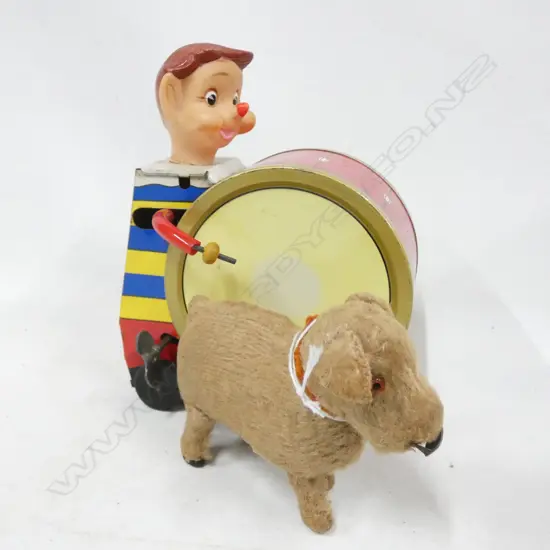 TIN PLATE CIRCUS DRUMMER (H.150MM) & OLD WIND UP TERRIER DOG (L 110MM) KEY MISSING